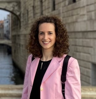 La extrasistolia ventricular con morfología de bloqueo de rama derecha durante el ejercicio sugiere fibrosis miocárdica en la miocardiopatía hereditaria del ventrículo izquierdo